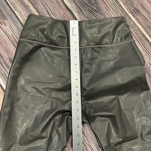 Women's Athleta All Over Gleam Tight Arbor Olive Faux Leather Size Medium 356179 - Picture 13 of 15